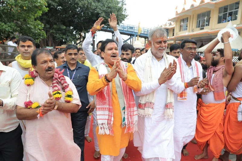 मध्यप्रदेश शासन के कैबिनेट और राज्य मंत्री भगवान श्री महाकालेश्वर की राजसी सवारी में सम्मिलित हुए