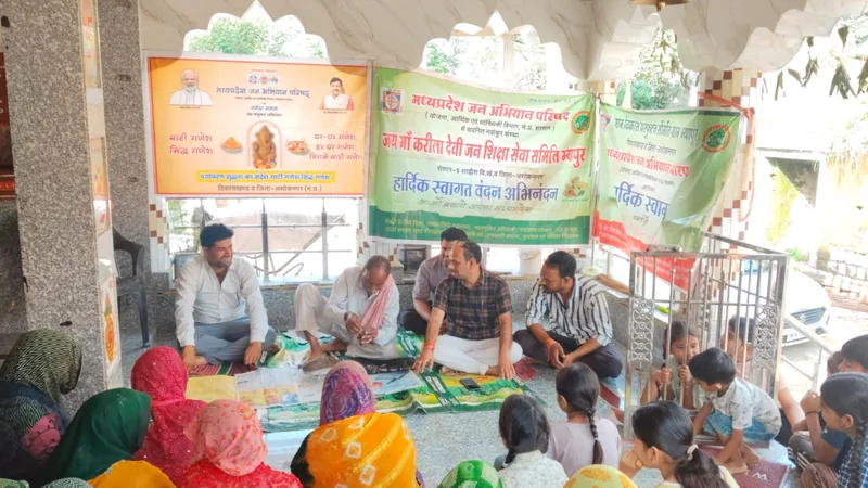 नवांकुर सखियों ने बनाई मिट्टी गणेश की मूर्ति